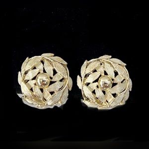 Vintage Goldtone Swirling Leaf Clip on Earrings